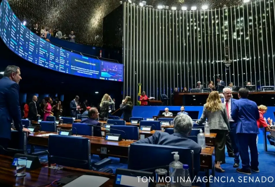 Senado Federal aprova o fim da escala 6x1 e redução da jornada de trabalho com 75 votos a favor e um contra 
